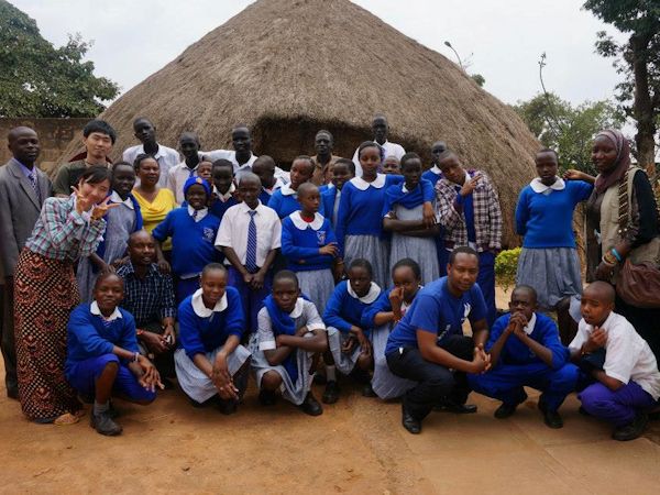 volunteer-in-uganda-1.jpg