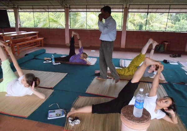 volunteer-india-27-Yoga.jpg